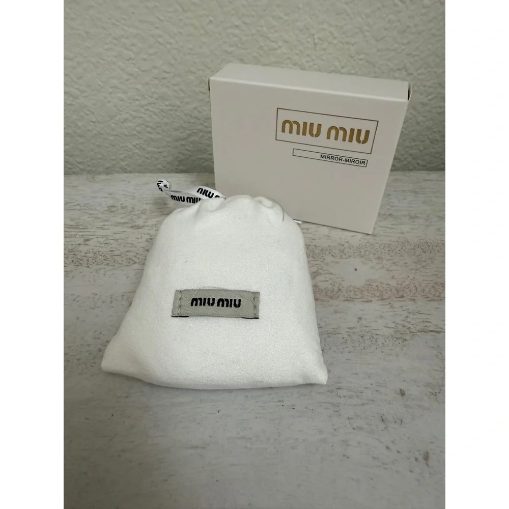 NIB Miu Miu White Quilted Compact Mirror - Picture 4 of 4